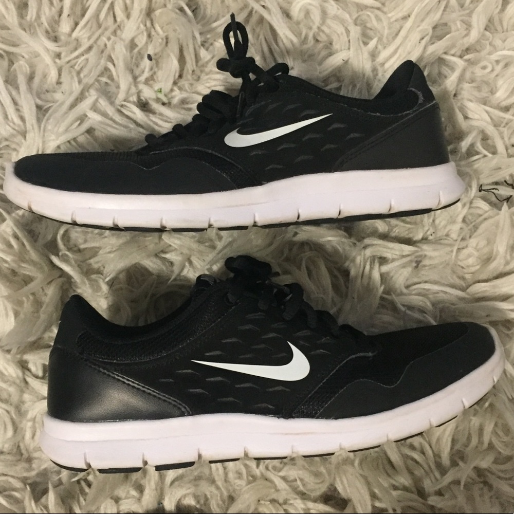 Black/White Nile Orive • Sz 8.5